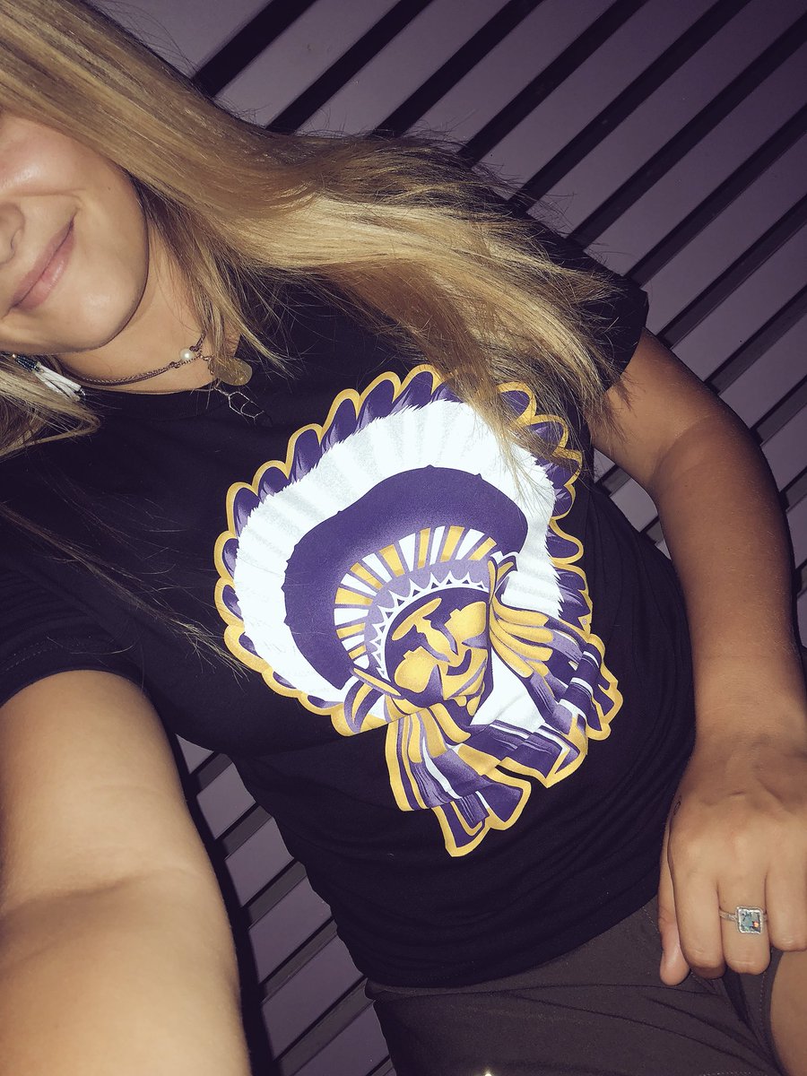 CarefreeLivi's tweet image. peep @ the new tee! enrolled lil brother in Haskell Indian Nations University today!! so proud. #FirstGen #nativetwitter #nativegrad