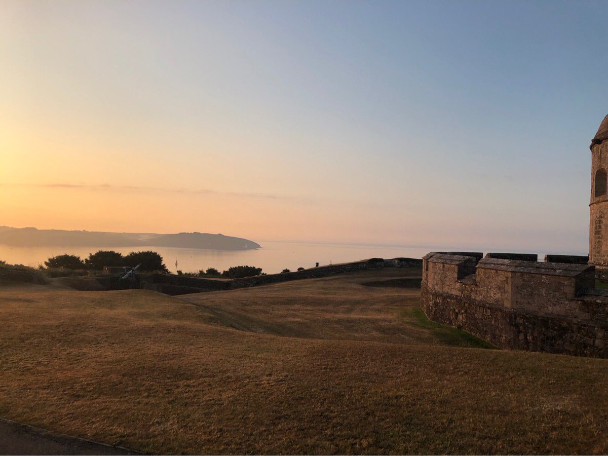 PatCoyleBike's tweet photo. Sunrise at Pendennis Castle Falmouth and ready to ride the #theway2018 #thetrafalgarway #cyclingendurance #falmouthtolondon @TrafalgarWay https://t.co/k5QkYVberh