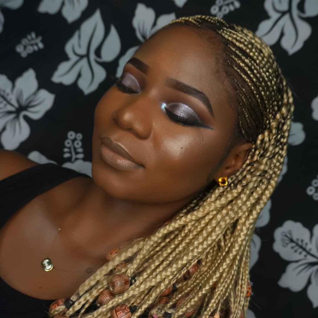 leandah_lynn's tweet photo. Not Perfect yet but ill get there💪@bhcosmetics galaxy chic palette for my eyes and of course @ABHcosmetics #glowkit in #sundipped https://t.co/vSt4AEml76