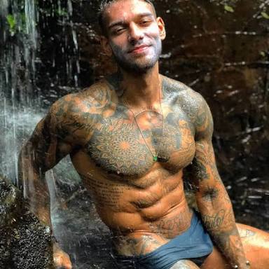 sobooys's tweet photo. Esse homen é uma obra de arte. https://t.co/vicSYHFEYB