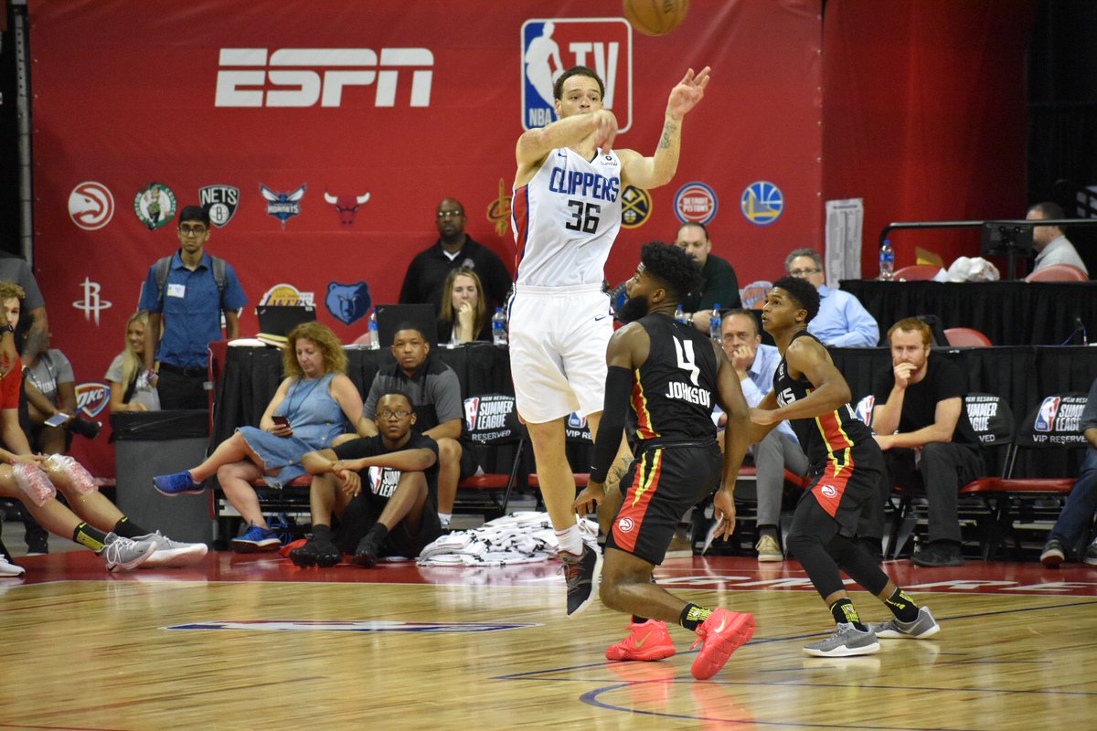 NBASummerLeague's tweet image. The @ATLHawks beat the @LAClippers 97-81 #NBASummer 

At 5 foot 5 inches, Junior Robinson led all scorers with 20 points! 🏀