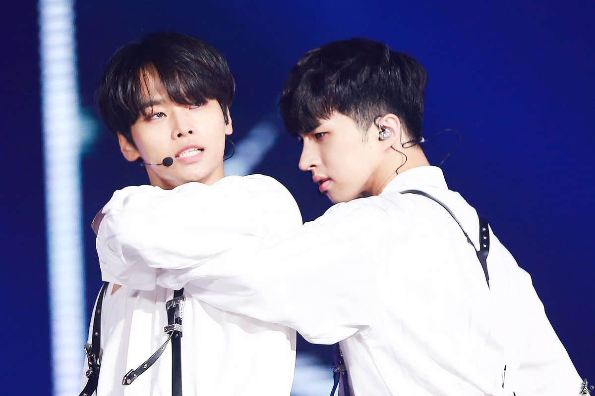 Ninja_Chun's tweet photo. 180707 SBS SUPER CONCERT IN TAIPEI
 
#빅스 #차학연 #엔 #이재환 #켄 #VIXX #아는와이프 #김환 #EAU_DE_VIXX  (@CHA_NNNNN)

"How to become Lee Jaehwan" Pt. 2 https://t.co/VbDCAYnSMs