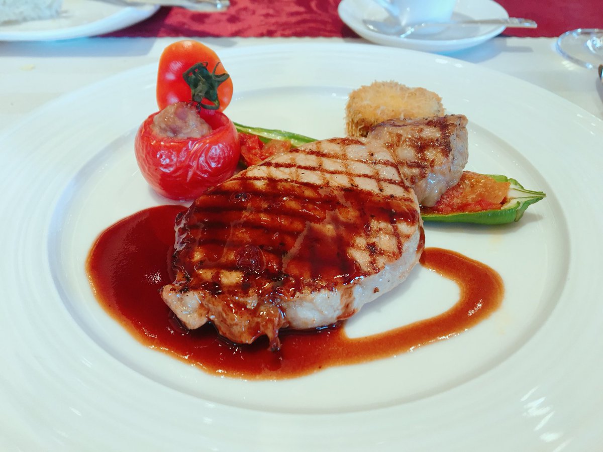 caramel_325's tweet photo. 昨日学校の研修でコース料理食べに。
んーやっぱり高いものは何だかんだ吸収出来るようのとは思ってたけどなかなかでした…😢💭 https://t.co/s1Rr3uMAoG