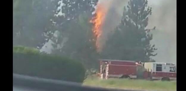 IAFFLocal29's tweet photo. Busy day for Spokane Firefighters 🚒 Mulutple Fire’s including one at 16th/Freya and this one on West Liberty that got very close to a home. This weekend will be HOT and Dry so please be careful ☀️ 🌡 https://t.co/ORfhbYnLoc