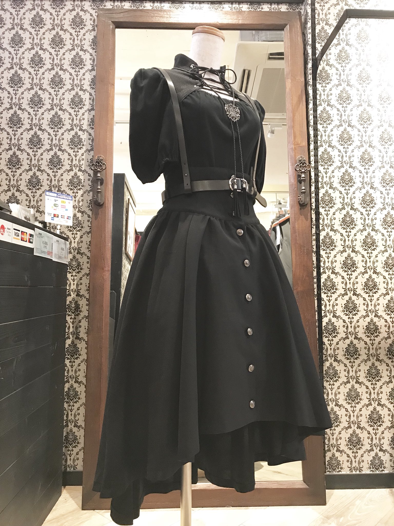 Miho Matsuda 原宿店 戦闘服コーデ 大人気スカート リデルを使用した戦闘服風のゴシックスタイルです カットソー アクトを合わせてひたすらかっこいい雰囲気に ʚ ɞ 膝丈スカートは暑くなく着やすいですよ Mihomatsuda