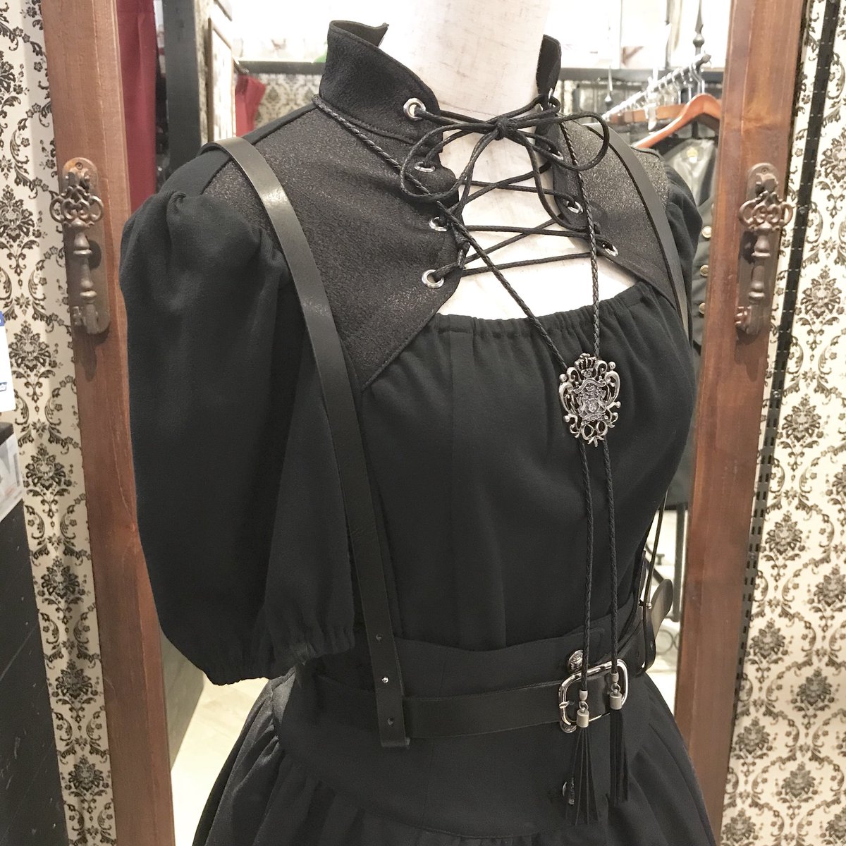 Miho Matsuda 原宿店 Su Twitter 戦闘服コーデ 大人気スカート リデルを使用した戦闘服風のゴシックスタイルです カットソー アクトを合わせてひたすらかっこいい雰囲気に ʚ ɞ 膝丈スカートは暑くなく着やすいですよ Mihomatsuda