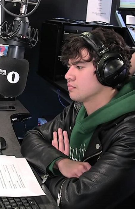 + hijo, te tengo una adivinanza
- a ver
+ qué es peludo, tierno y lo acabo de atropellar no llores por favor yo te compro otro