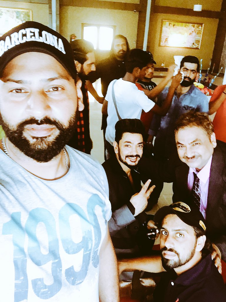 SohiProductions's tweet photo. Shooting #Mode #Punjabi #Movie #Gulaam #Dop #Director @realindersohi @Officialneha @bajwasonam @Monica_Gill1 @SohiProductions @ https://t.co/W2Sq9RRsQK