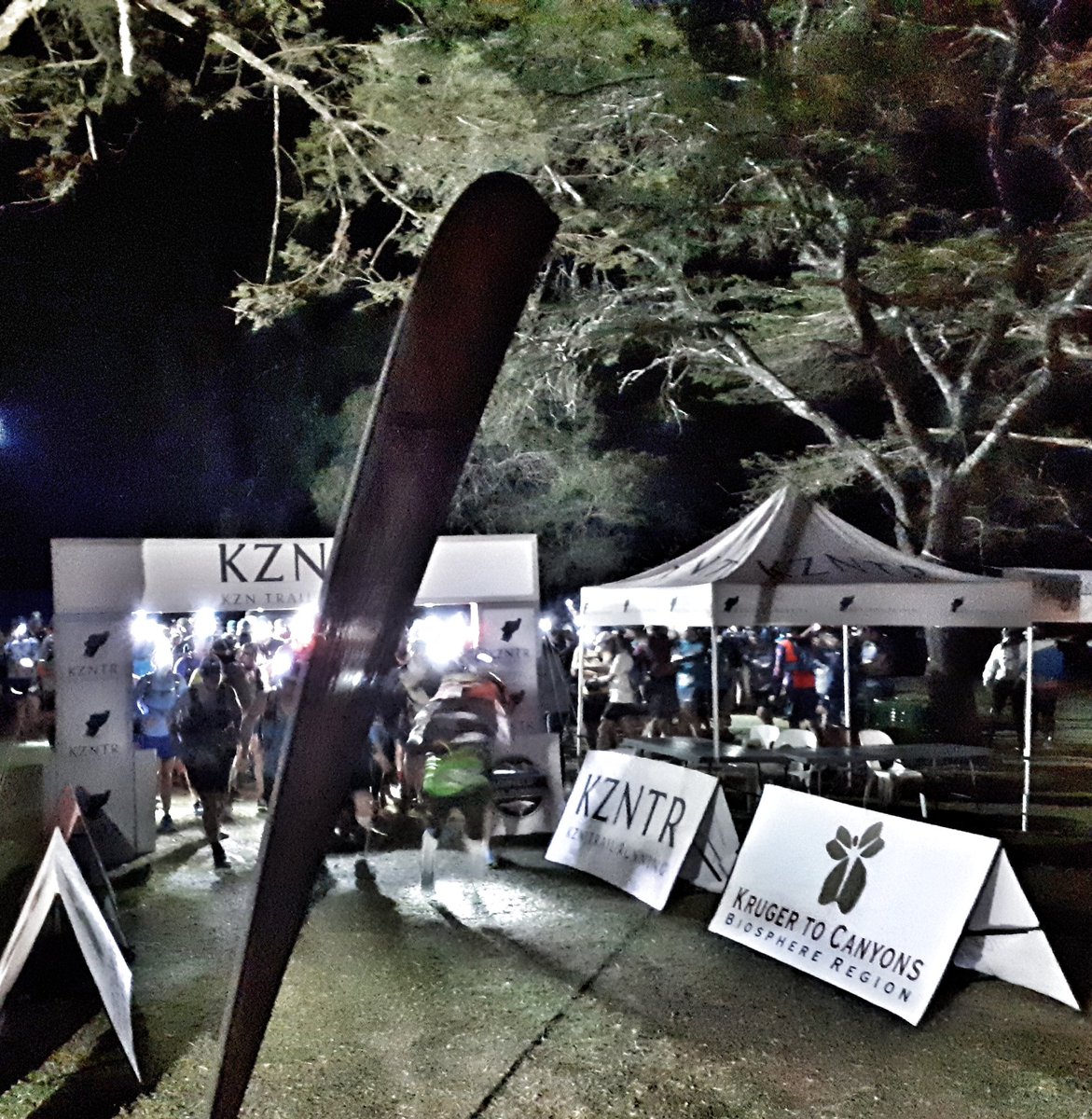 KZNTRAILRUNNING's tweet photo. Kruger2Canyon Challenge Ultra Mens Update (CP1, 5km): 1st&amp;2nd Sanele Shange &amp; Ronald Mathebula (59min), 3rd Michael Dickerson (1hr8min), 4th Martin Crous (1hr9min). #K2C2018 https://t.co/e2w3ztTDay