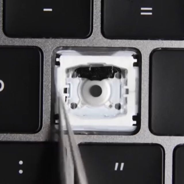 TechDepths's tweet photo. Apple added silicon square around every key in the new MacBook pros (updated yesterday) to prevent dust and water from get in, also that made the keyboards typing more quieter
#macbookpro #macbookpro2018 #mac #macbookprotouchbar #macbookpro13 #macbookpro15 #touchbar #apple … https://t.co/fTZIwDXMf1