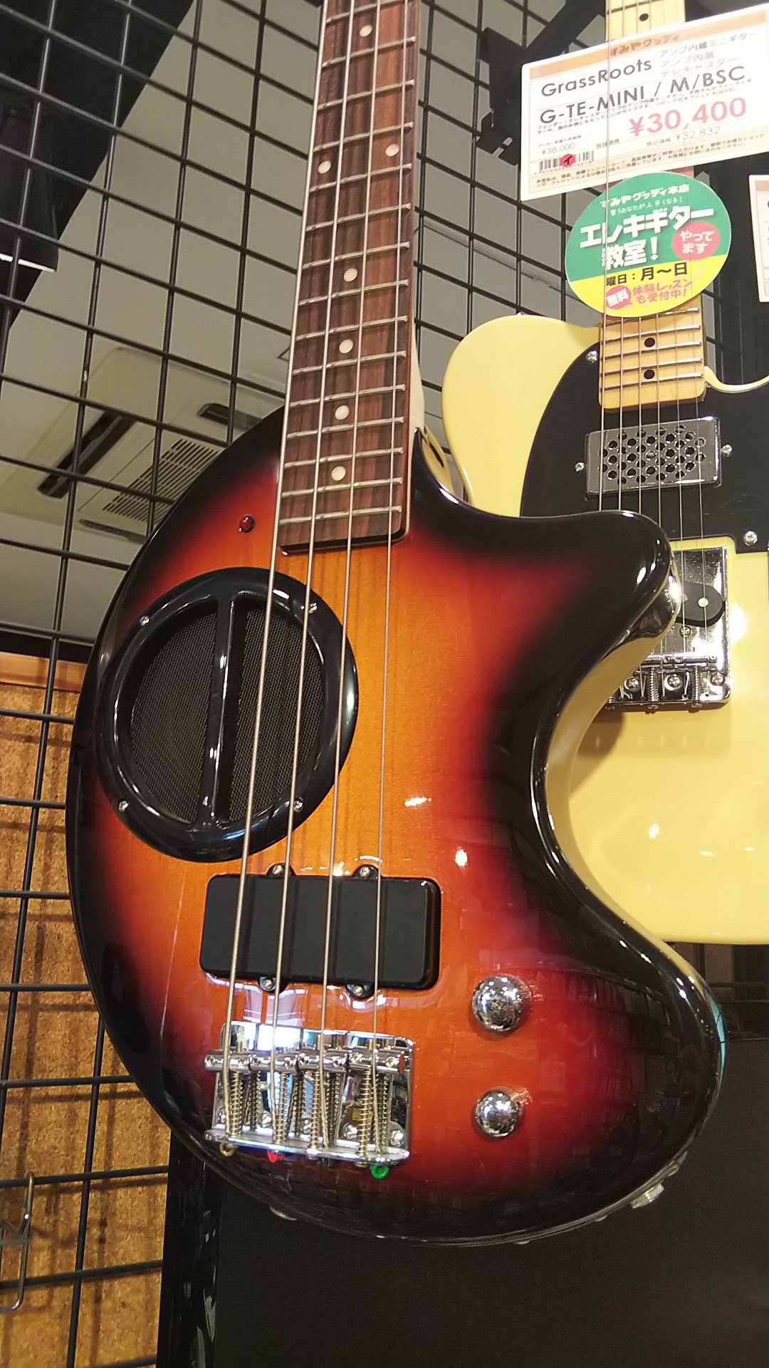 Fernandes Japan 静岡市 すみやグッディ本店 アンプ内蔵のぞうさんベースことzo 3 Bass 入荷しております かわいいデザインから想像出来ないほどパワフルな低音を奏でることが出来ます 勿論アンプに繋いでも使用する事も出来るんです Zo3 ぞう