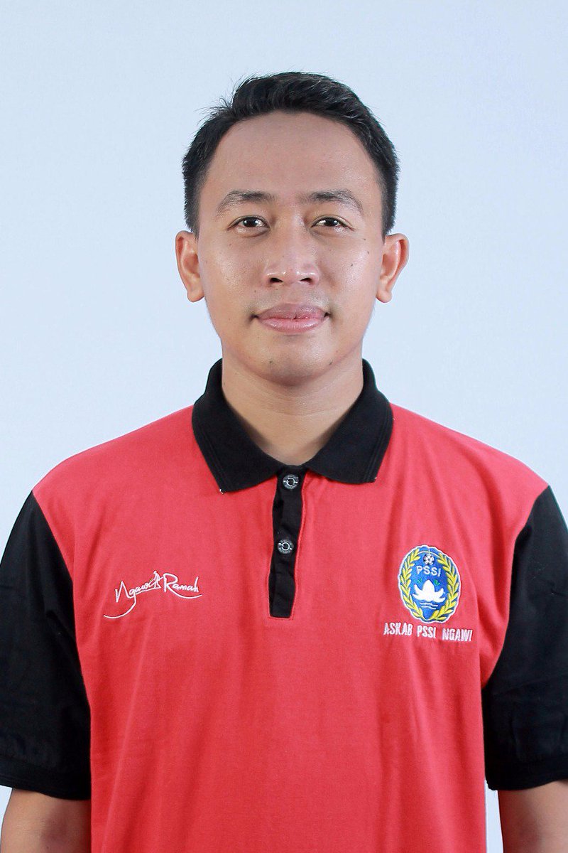 ariefnurwahyudi's tweet photo. Bismillah, Bekerja bersama hati #persinga #u17suratin https://t.co/6llEwDw0JZ