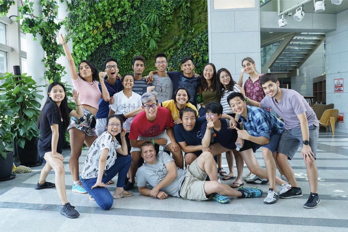 UWCCSC's tweet photo. Founding year Alumni of UWC CSC returning to CSC to serve as counsellors at the Summer Camp. Picture with Ben George，Camp Director and CSC students. https://t.co/tjgoyBx9mS