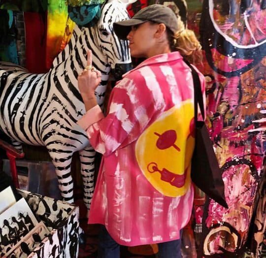 MileyOfficialEU's tweet photo. Miley in New York #MileylsComing https://t.co/z22HEIimCf