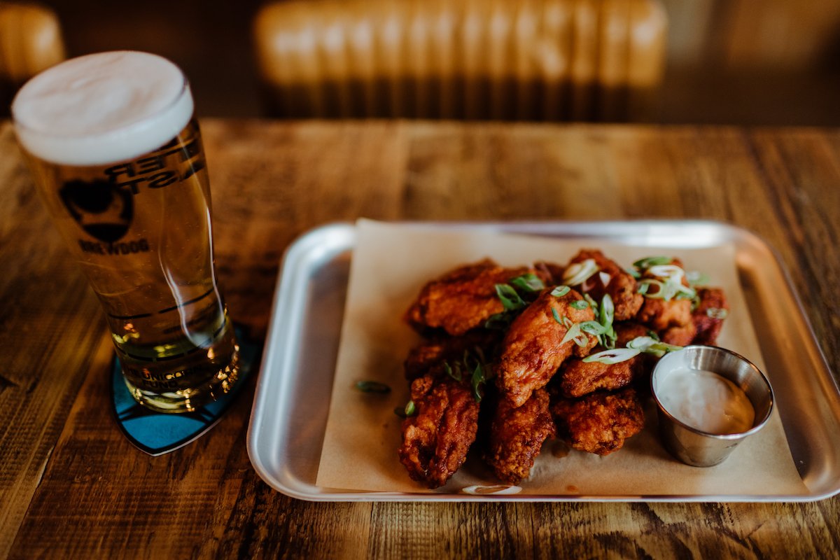 BrewDogKorea's tweet photo. 사실 가장 많이 받는 질문은 ‘그래서 브루펍에 치킨윙도 있나요..?’ 인데요, 맥주가 기대되는 건가요 그 유명한 브루독 치킨윙이 기대되는 건가요..?
#브루독 
Our first Korean #BrewPub is coming soon! The real question is whether you’re more excited for the beer or the #chickenwings... https://t.co/8r7LoLagOy