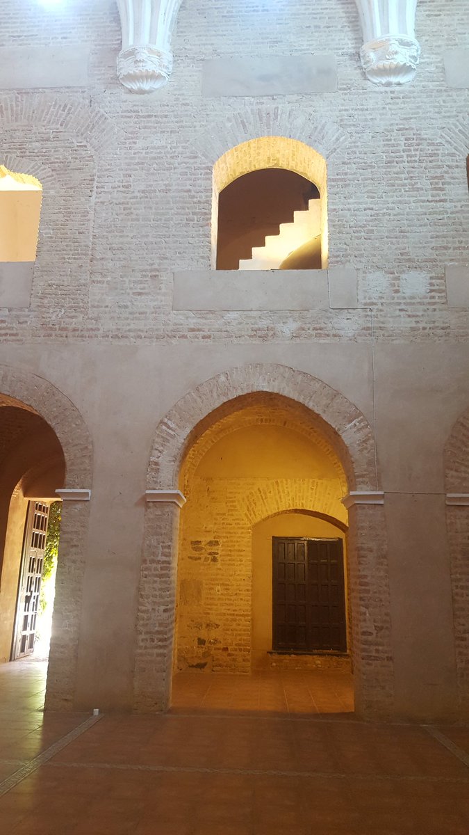 DIOLEDproyectos's tweet photo. Un patrimonio #Convento de la #luz ideal para cualquier #evento en este caso con la #iluminaciondecorativa nuestra para una #Boda https://t.co/R8jIUU95Lu