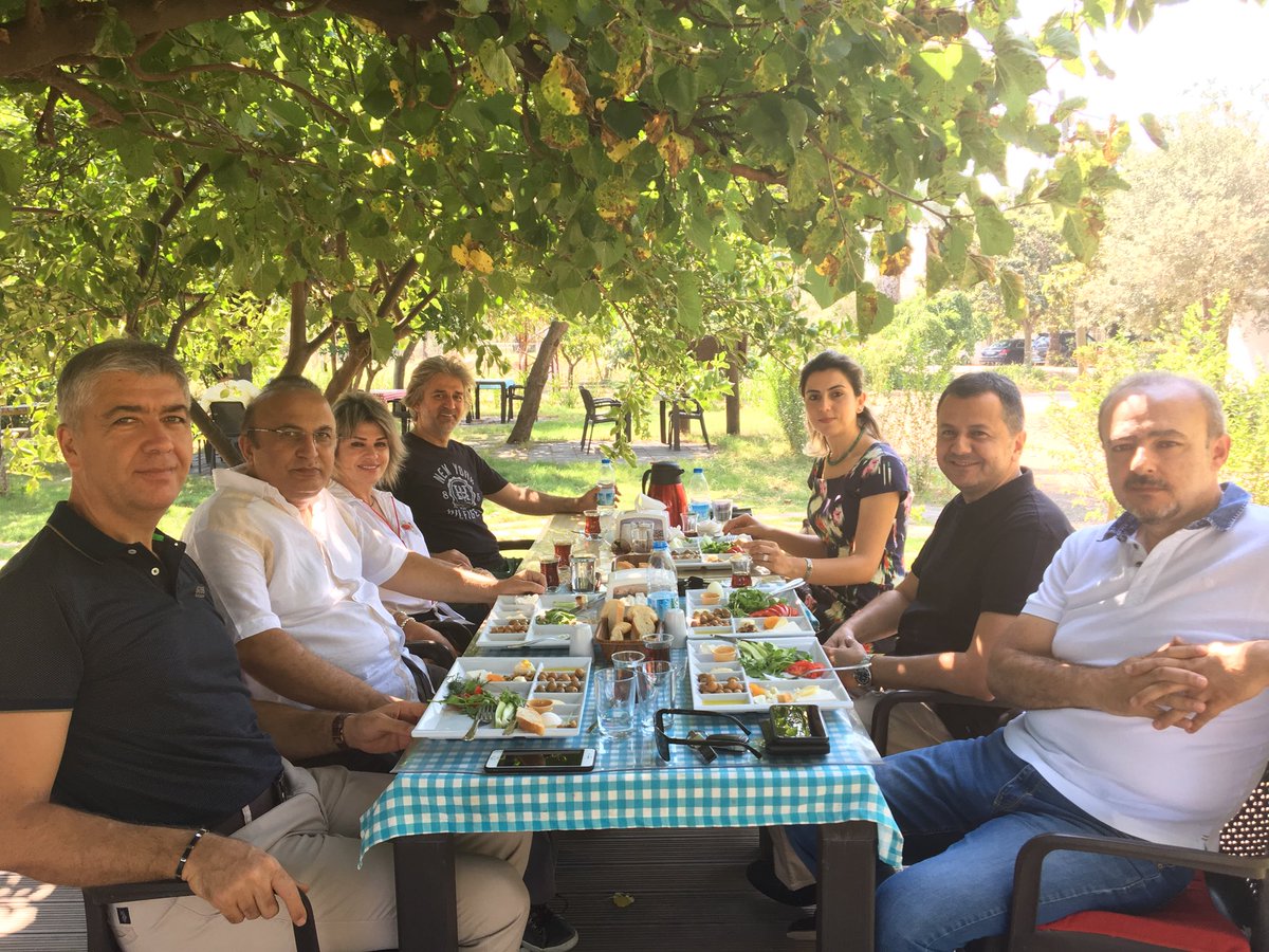 ZeytinPark's tweet photo. TEAMDER (Toplumsal ve Ekonomik Araştırmalar Merkezi Derneği) Yönetim Kurulu  Zeytinpark’ta toplandı. Aylık yönetim kurulu toplantısı yapan dernek yönetimi, Doğa Kafe’de kahvaltı yapıp alan hakkında bilgi aldı. 
#zeytinpark #teamder @Team_Der https://t.co/zQPXecSD12