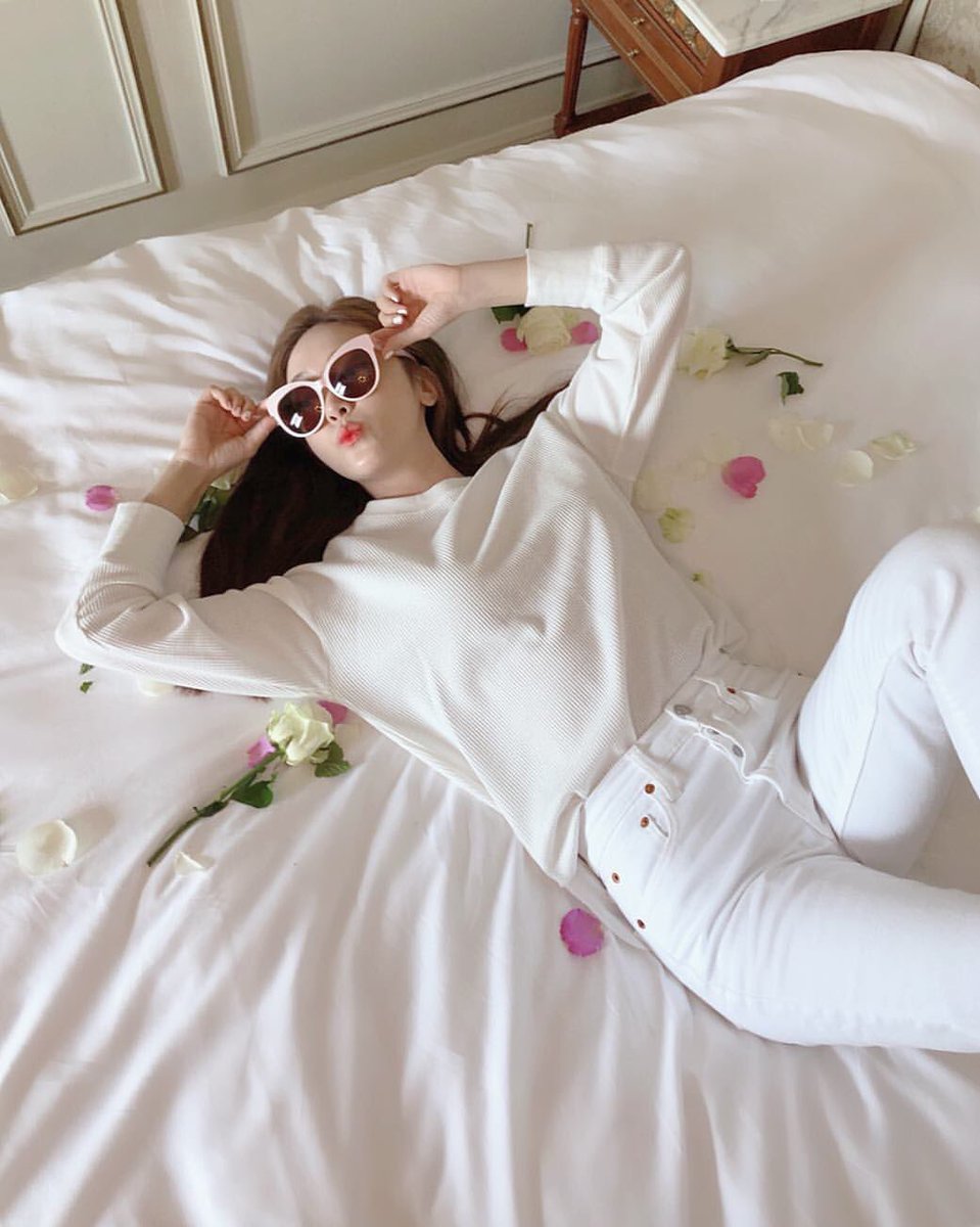 hyori_sunie's tweet photo. Her daily photos are pictorials ✨ https://t.co/RbLErM10wO