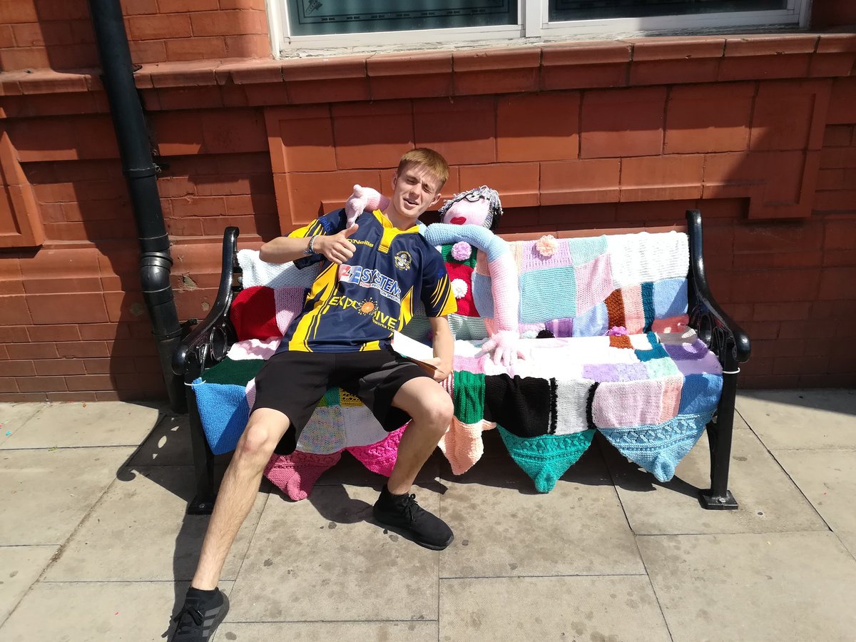 HowfenYarnBomb's tweet photo. #yarnbombing #westhoughtonyarnbombing https://t.co/KpW0ngxPn4
