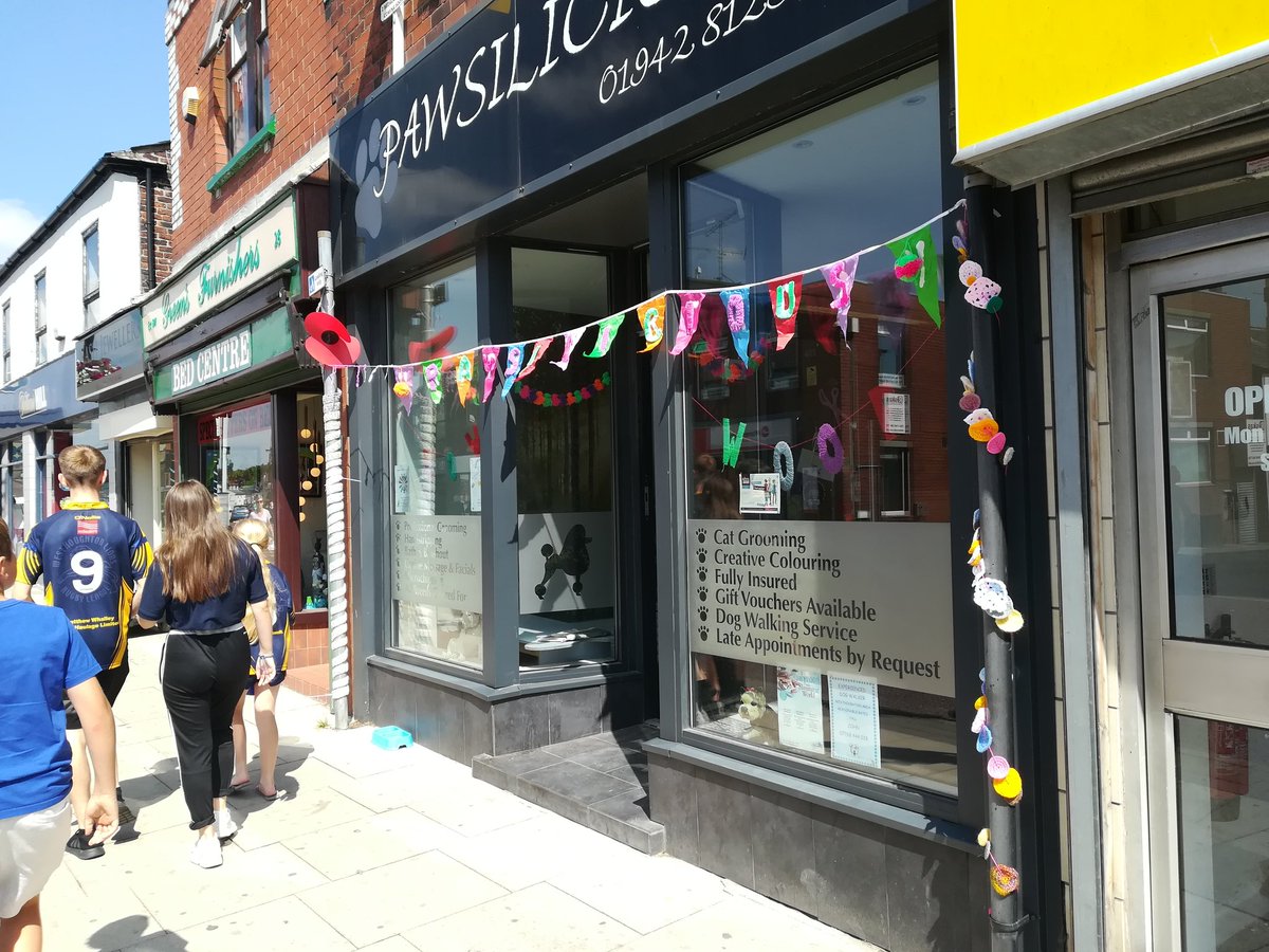 HowfenYarnBomb's tweet photo. #yarnbombing #westhoughtonyarnbombing https://t.co/KpW0ngxPn4