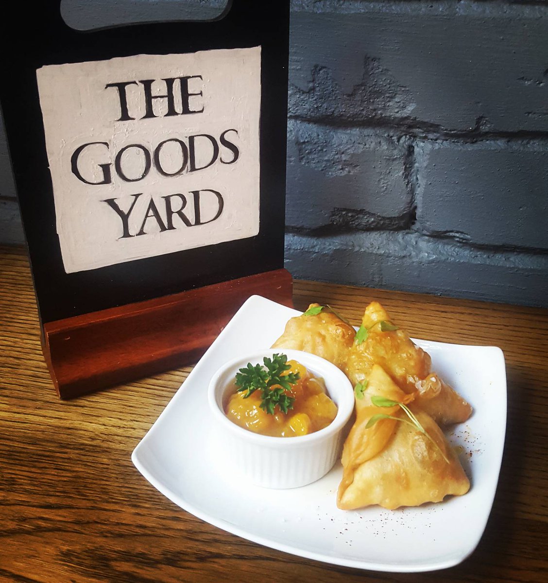 thegoodsyard's tweet photo. Out and about today? Fancy a bite to eat? Well pop on down to The #GoodsYard and give our #Vegetable #Curry #Samosas a go 😄 served with #Mango #Chutney. Get them while they last as they are only on our #Tapas #Specials for a little while! https://t.co/PtCxiwYbfv