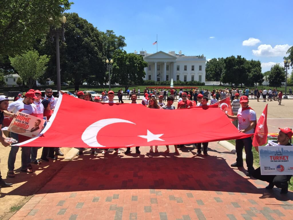 EnverYucel's tweet photo. #15TEMMUZ https://t.co/7k7H3YrPNb
