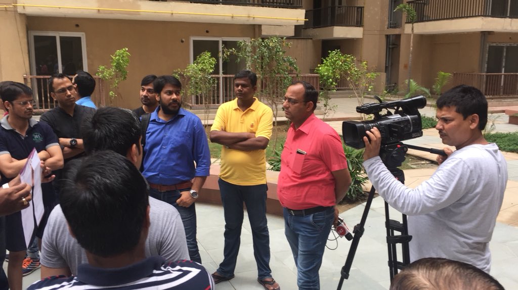 ADVBuyers's tweet photo. Thank you Gaurav Khosla of  @ZeeBusiness for your coverage today to highlight problems of La Residentia and La Palacia buyers and residents, we all are  looking forward to day this will be telecast! Hope @UPGovt takes notice. Thanks @nefowa2 for arranging this for us! https://t.co/JzChPpsErX