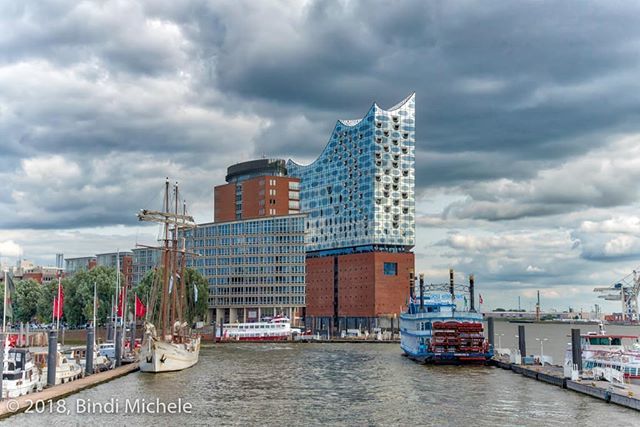 BindiMichele's tweet photo. Elbphihamonie - Opera house. Hamburg (Germany) #opera #amburgo #germany #photooftheday #art_bind #germania #foto #cool #amazing #TagsForLikes #TFLers #instagood #trip #holiday  #viaggi  #deutchland #hamburg #elbphiharmonie #operahouse #port #harbour https://t.co/FmiBSQAkkr https://t.co/5yEguEnpRm