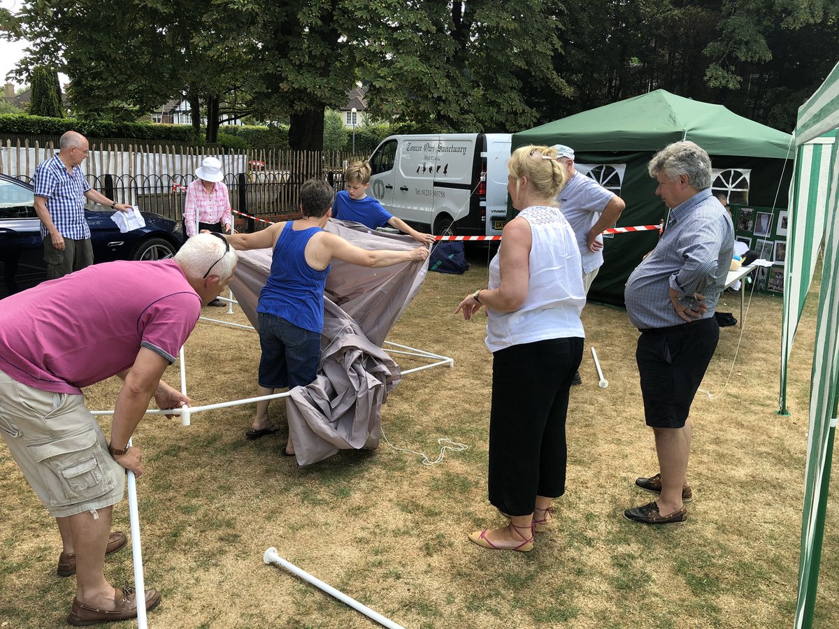 Is there a joke about how many #beekeepers it takes to put up a gazebo? <a href="/kingston_bees/">KingstonBeekeepers</a> #Claygate #MadeInClaygate