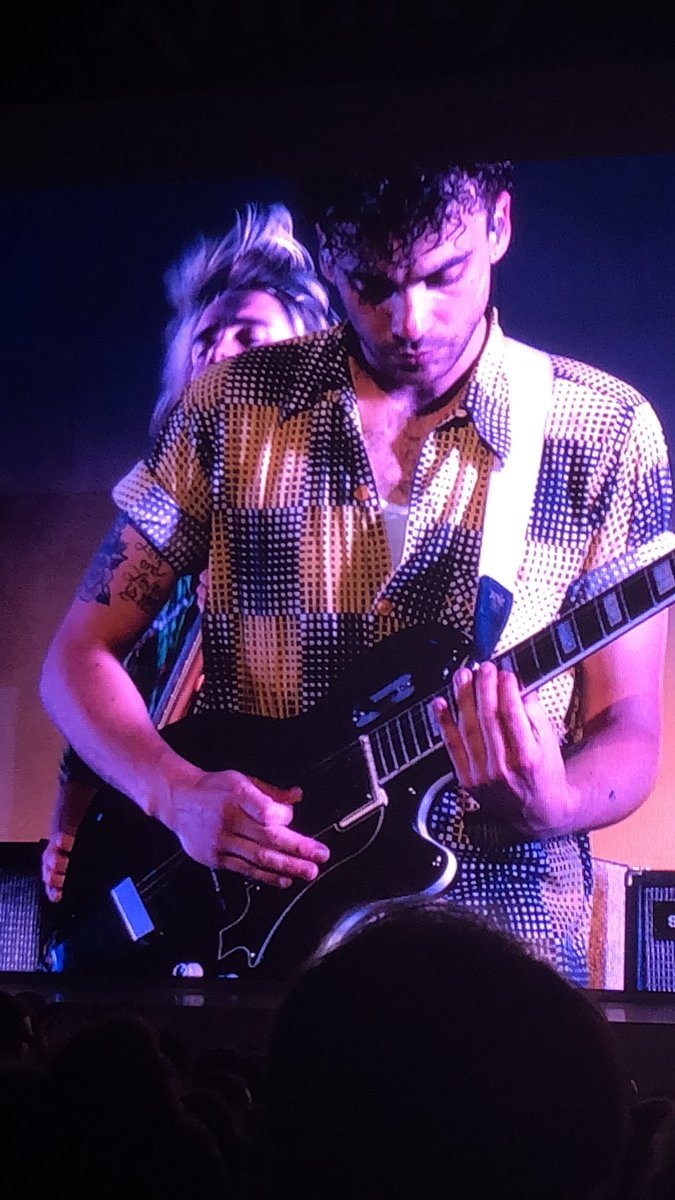 linzy_2020's tweet photo. I already miss it, hands down best 2 hours of my life. @yelyahwilliams was right, felt like we could all let go for a little while with v good family and friends 🤘🏻❤️💙💛#paramoretour5 https://t.co/KPGCTyc8A8