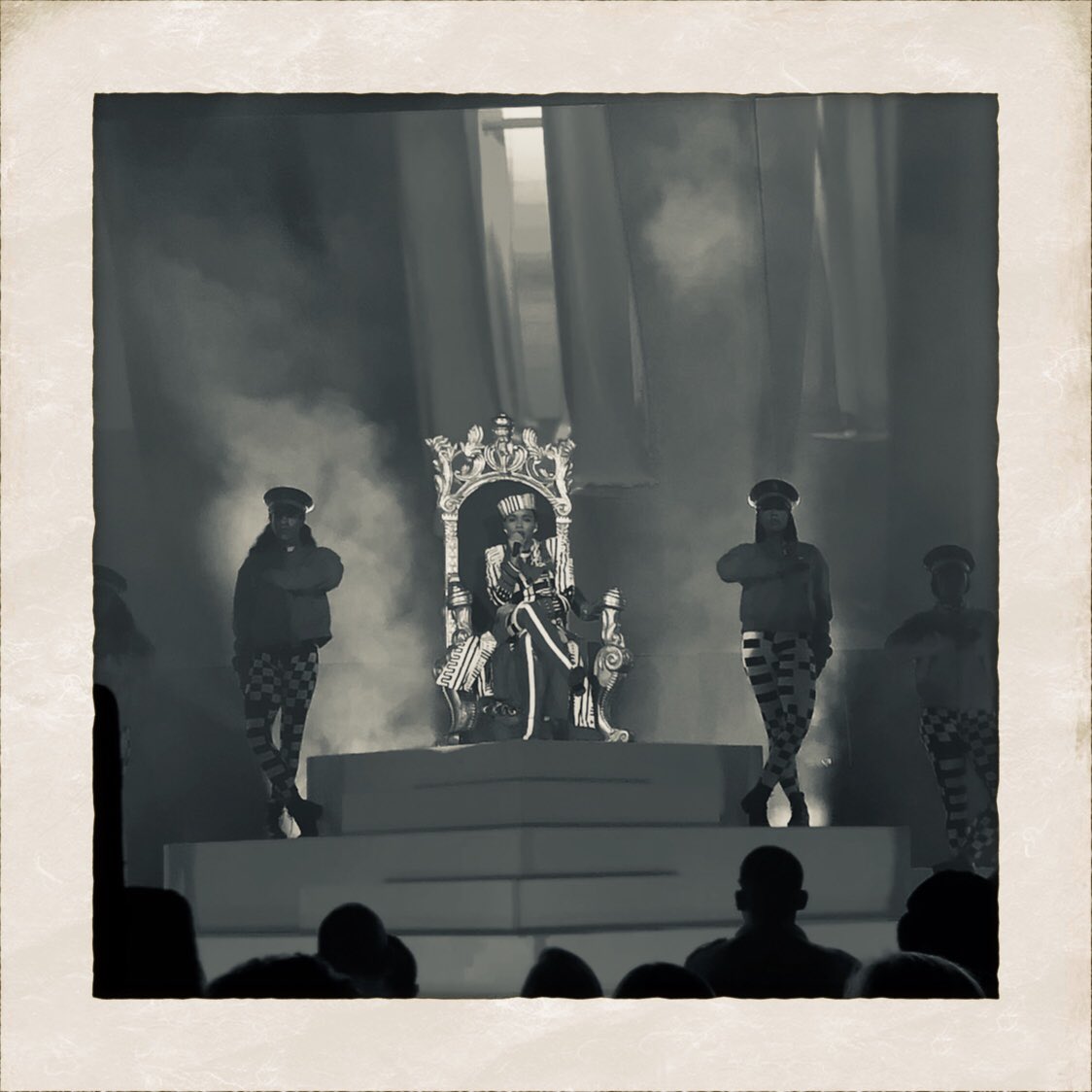 Connie_TV43's tweet image. Blown Away by @JanelleMonae - the best live performer I’ve ever seen. Bring me your challengers - I’ll take ‘em. #DjangoJane #DirtyComputer