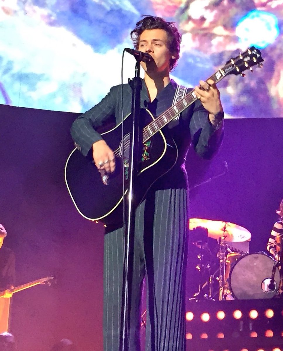 HTourSuits's tweet photo. Harry Styles // Live On Tour Night 21 //Dublin, Ireland 16.04.18 https://t.co/d0Gu0aLSH8