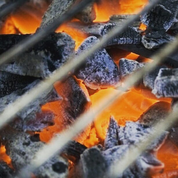 carbonelzulia's tweet photo. Piensa en PARRILLA ↔ piensa en CARBÓN EL ZULIA
#alabrasasabemejor
#qesperas
#grilling #brasas #fogones #carbón #carbonelzulia #carbonvegetal #calidad #excelenciaencarbon #venezuela #parrillando https://t.co/FSRMxpYxZd