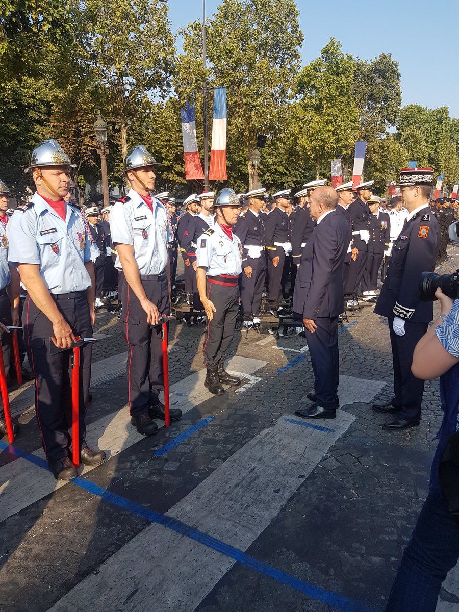 SecCivileFrance's tweet photo. #14Juillet2018 le Ministre d'État, Ministre de l'intérieur salue la @SecCivileFrance #SapeursPompiers @uiisc1 @Uiisc7
#Irma https://t.co/kI4GNY04MQ