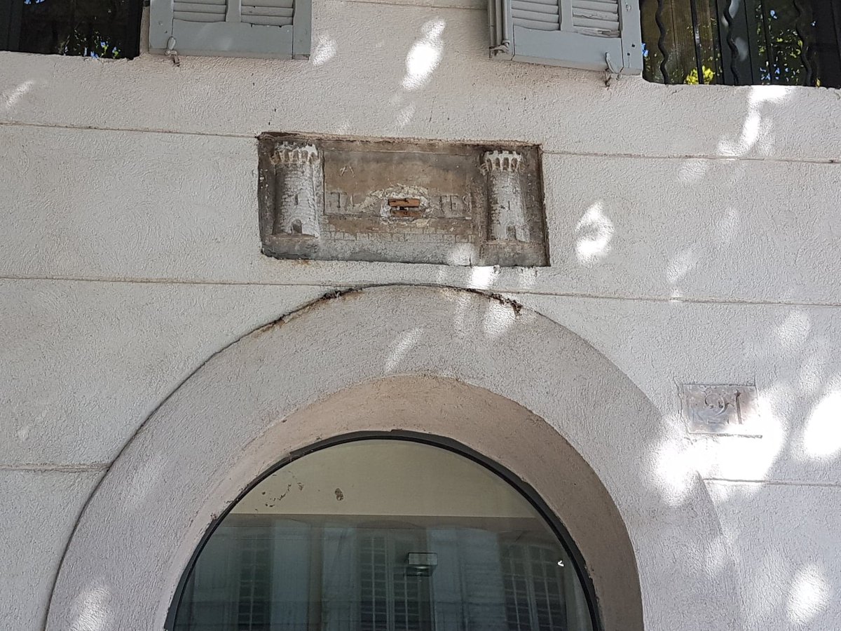 Secretsdici's tweet photo. Un fragment de la Bastille à #Aix en #Provence ! Et son histoire => https://t.co/FSihIDHxj9  #FêteNationale #14juillet #secretdici #secretsdici #aixmaville https://t.co/K8FYtNU4eY