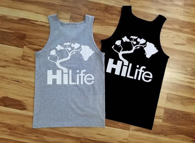 HiLifeStore's tweet image. NEW // 「 Life of the Land 」
Comes in Black &amp;amp; White, sizes S-XXL. Show us your Hawaii ID and get our 10% Kama'aina Discount!
Big Logo Tank // Restocked
Available in Gray or Black, sizes S-XL.
Floral Aloha Tank // NEW
Comes in Gray, White &amp;amp; Black, sizes S-XL. Come thruuu! 🤙🏾
