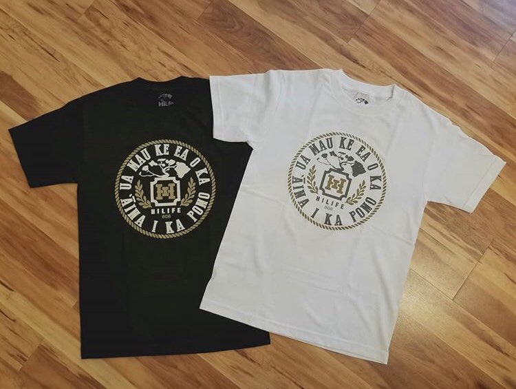 HiLifeStore's tweet image. NEW // 「 Life of the Land 」
Comes in Black &amp;amp; White, sizes S-XXL. Show us your Hawaii ID and get our 10% Kama'aina Discount!
Big Logo Tank // Restocked
Available in Gray or Black, sizes S-XL.
Floral Aloha Tank // NEW
Comes in Gray, White &amp;amp; Black, sizes S-XL. Come thruuu! 🤙🏾