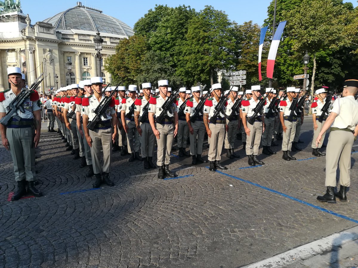 2eEtranger's tweet photo. Vérification des alignements... L'échéance se rapproche !
#14juillet #TousPrets https://t.co/G9y40G6suv