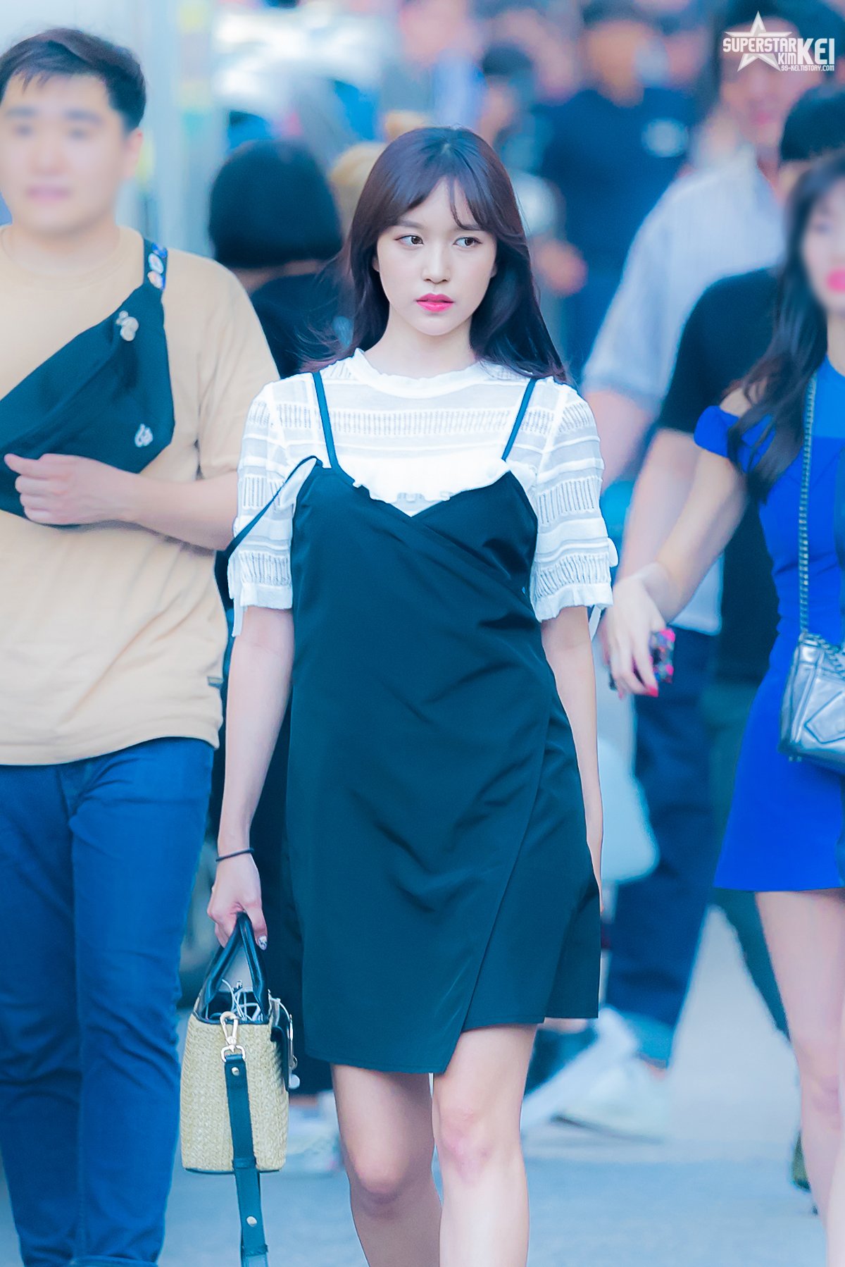 DiDEbbeUcAADREu.jpg:orig