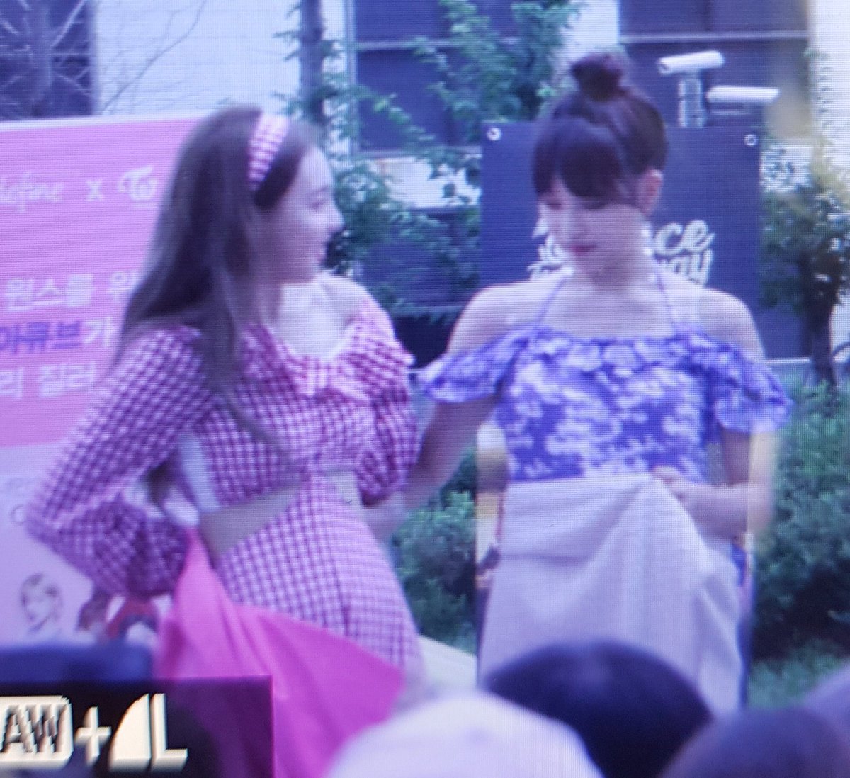 https_even's tweet photo. อะไรยังไงกันอ่ะ😳 #minayeon https://t.co/OX2SsCDJqm