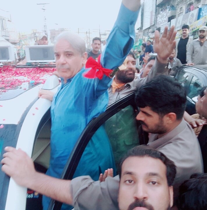MUHAMMA23837010's tweet photo. WITH LEADER . https://t.co/dOcK9HhAnl