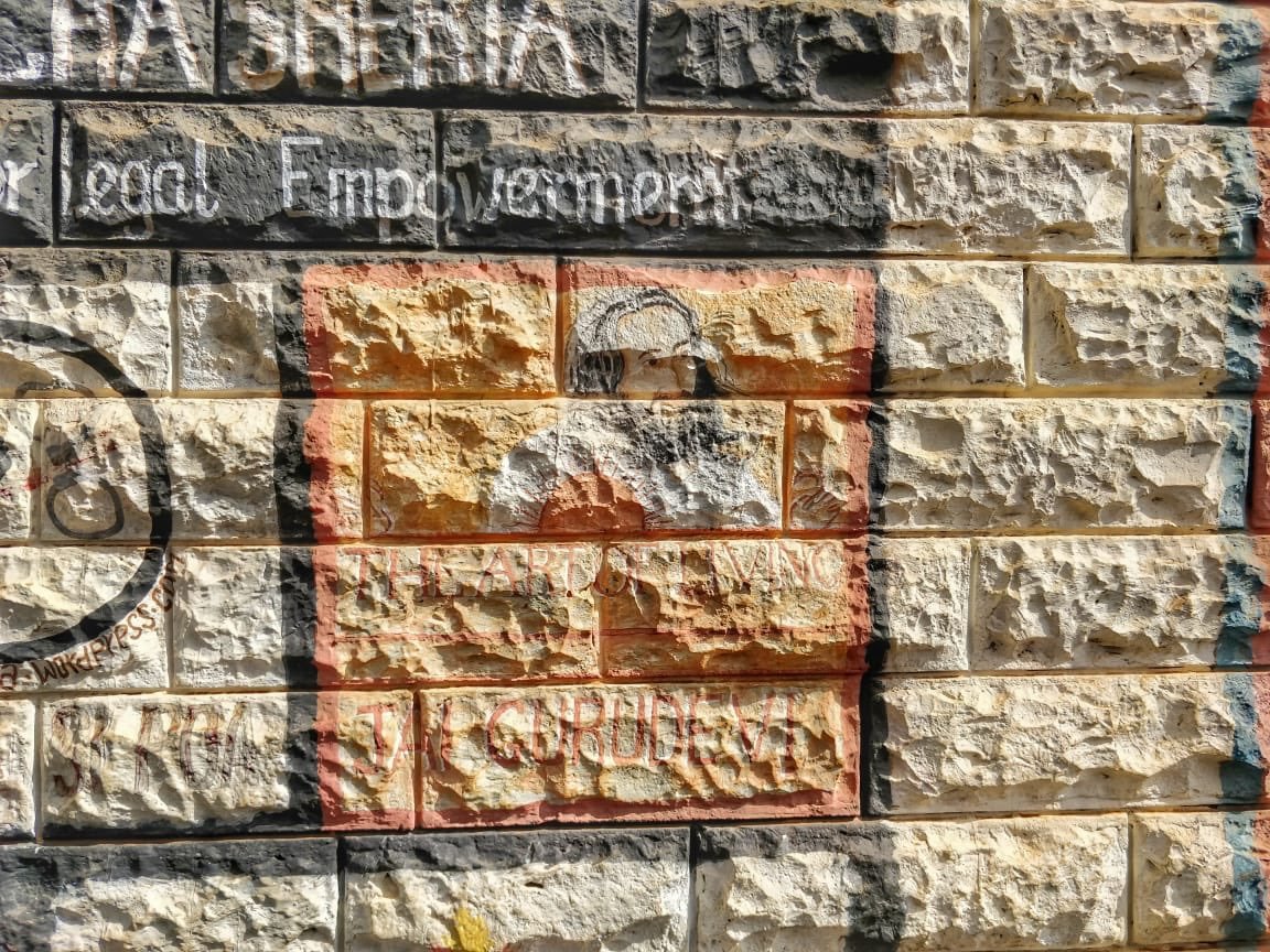 artofliving_sa's tweet photo. Heart touching gesture ❤
Inmates of Kamiti Maximum prison carved pic of Gurudev @SriSri on the wall of prison as a token of gratitude for the transformation they experienced through prison smart programs. #prisonSMART #IAHV  https://t.co/uAE9japGYm https://t.co/K6gyFWJwiP