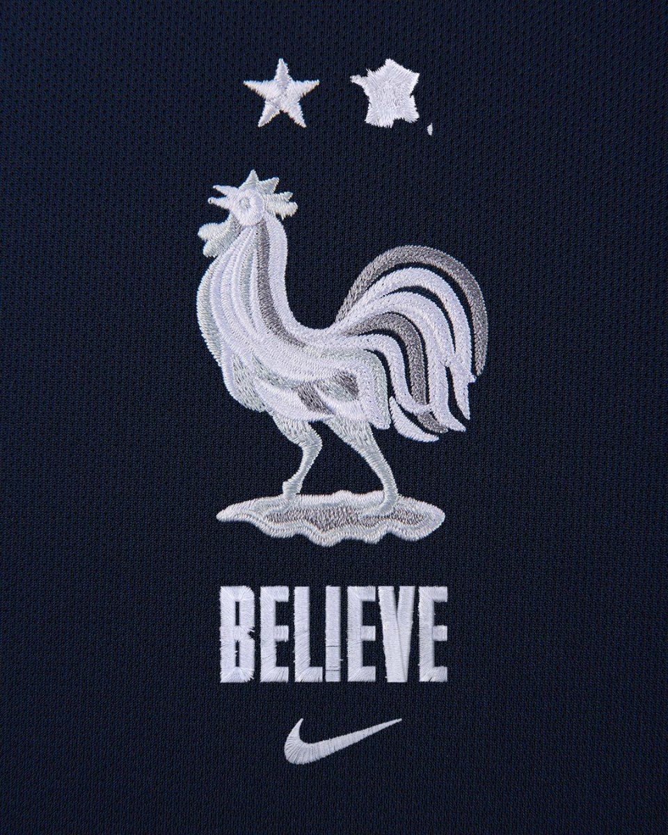 SteveMoradel's tweet photo. En attendant que la France scintille...
Croire en cette deuxième étoile qui n’est pas encore sur le maillot des Bleus, mais...
Brillante idée @nikefootfrance
#Nike #Believe #CM2018 #FRA #Adidas #CM2002 https://t.co/GeRQBQA0Ov