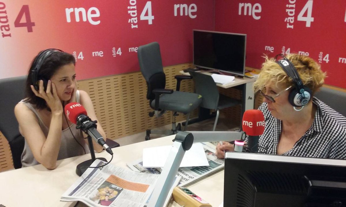 "La maleta de Ana" el llibre que ens presenta l'escriptora <a href="/celiasantosg/">Celia Santos</a>  @AFECTOS <a href="/SergiBassolas/">Sergi Bassolas 🎙️📻</a> <a href="/radio4_rne/">radio4_rne</a>