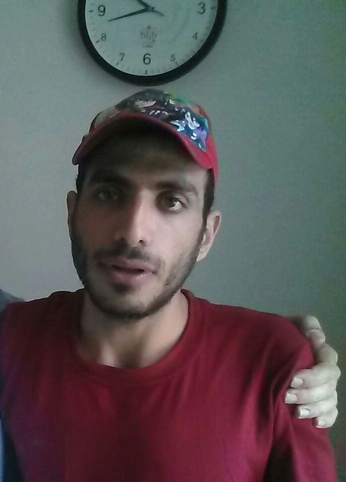 m_azizi1512's tweet photo. دوستان  این جوون چند روزیه از خونه رفته و تا الان برنگشته اسمش سیدجواد هاشمیه ، ناشنوا و لال هم هست
لطفا واسه رضای خدا ریت کنیدشاید بتونیم پیداش کنیم وخونوادش را از نگرانی دربیاریم
استادمعین م ۹ تهران
ممنون
سید باقر 09366879139   09223964054
#گمشده
 https://t.co/H90E1tWYaD https://t.co/4wLFuh9VMV