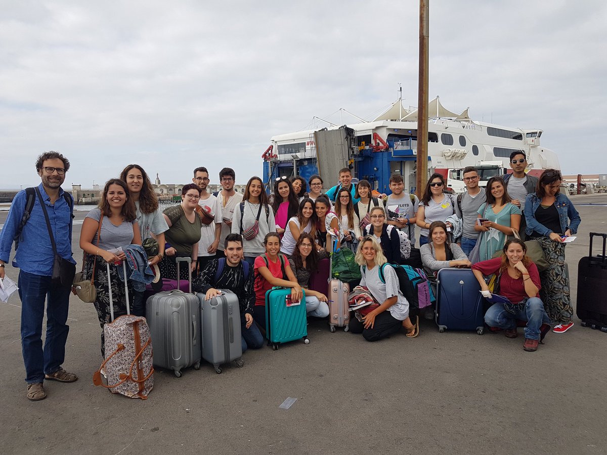 cabreramedina1's tweet photo. Rumbo a #Tanger con el #Voluntariado #Internacional de la @univcadiz siguelos aqui👉@ViucaT https://t.co/6U78oaNaQn