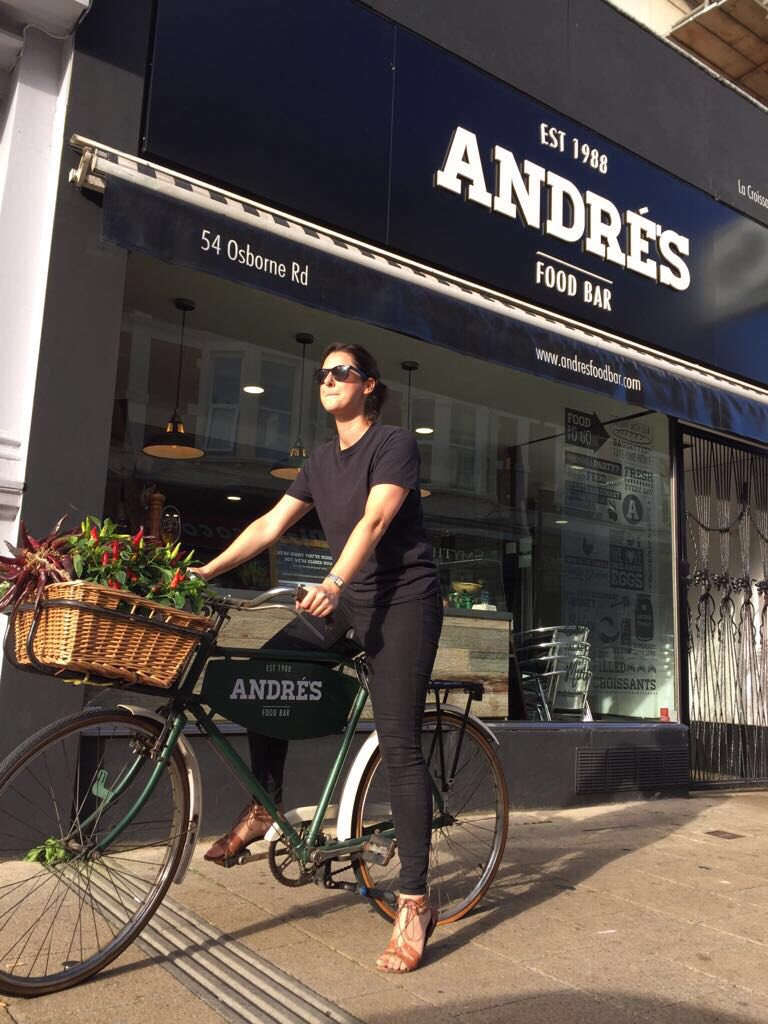 andresfoodbar's tweet photo. If you’re heading down to Southsea Food Festival today then make sure you pop in and see us! We’re at 54 Osborne Road from 8am - 3pm #loveandres #southsea #freshlymade #supportlocal #thatslunchsorted #comeandgetit #osborneroad https://t.co/mbqP3SRAr6
