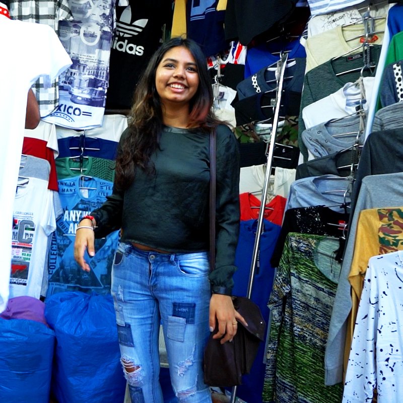 FireFlyDaily's tweet image. Meet our #FFDian Pooja Vora who rocked our video on Fashion Street!
Check out the video here - bit.ly/FFDXFashionStr… 
#FromMyLens #FFDReviews #Shopping #StreetShopping #Mumbai #ShoppingInMumbai #MyMumbai #MumbaiLover #MumbaiLove
