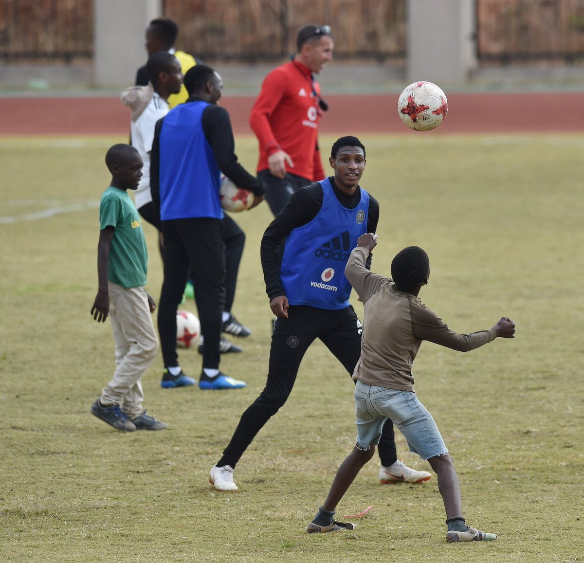 orlandopirates's tweet photo. ☠🇿🇲 We've made some new friends in Zambia❤⚽️🤗
⚫⚪🔴⭐
#OnceAlways https://t.co/lorePClJ3H