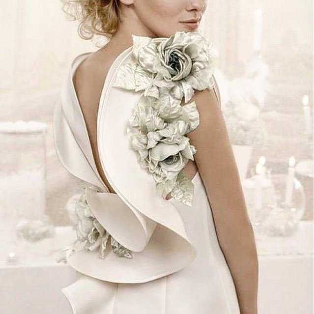 BrideMinded's tweet photo. #mriyatex #couture @couturegown #glam #embellishment #ballgown #moda18 #modachic #flowerembellishment #elegant #bridalinspiration #backdetails @mriyatex #ageamazingly #pamelapetherbridge https://t.co/RAUvImwtMh https://t.co/O80nX3dEtR